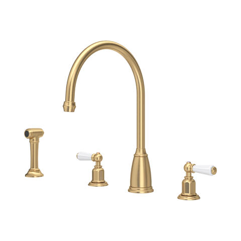 Küchenarmatur-Set aus Messing in Gold: hoher Schwanenhals-Auslauf, zwei Porzellanhebel, separate Seitenbrause, 4-Loch-Montage – elegante, klassische Optik für die Spüle