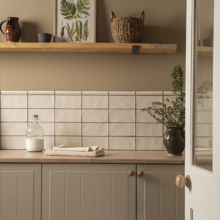 Cosmopolitan Papyrus OGEE, weiße Keramik-Wandfliesen