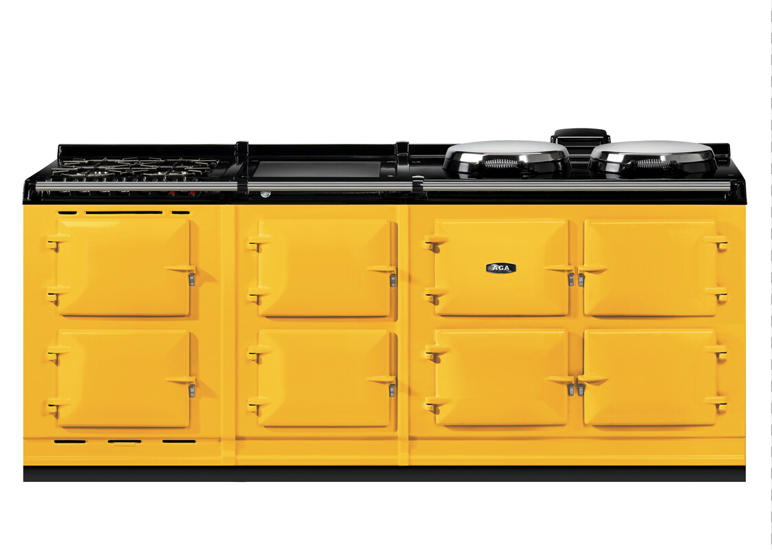 Gelber AGA Küchenherd mit mehreren Ofentüren, Kochplatten und Gasherd, ideal für große Küchen