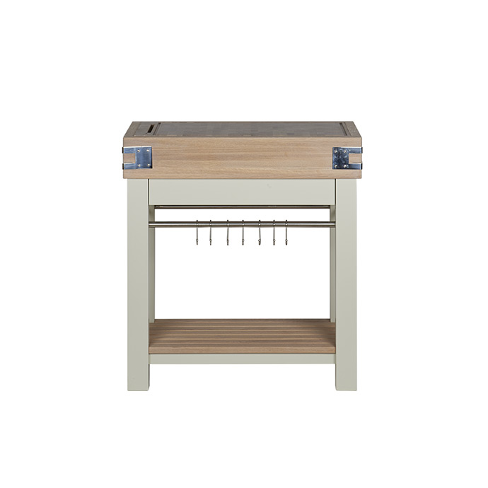 Küchenblock aus Holz mit Ablage und Hakenleiste, robust und modern Vorneansicht eines Küchenblocks aus Holz mit Metallakzenten, einer Ablage unten und Hakenleiste unter der Arbeitsplatte