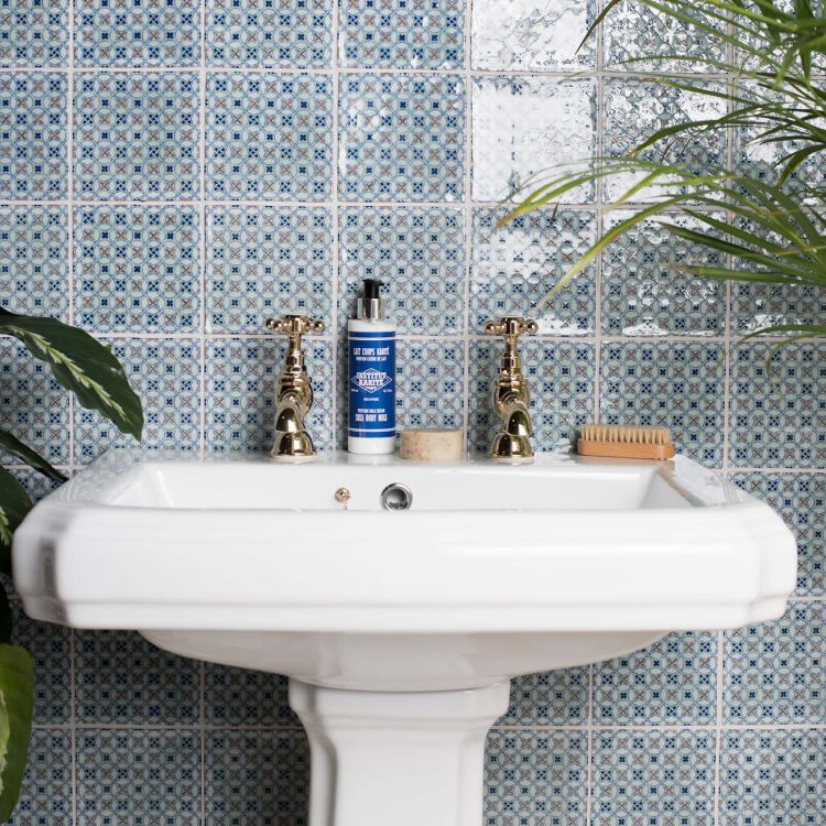 Glänzende Wandfliese Chateaux Ormeaux Red on Mint, rustikal