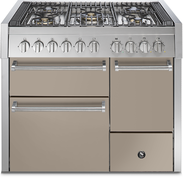 Hochwertiger Gasherd mit mehreren Kochfeldern und Backöfen in Edelstahl und Beige Frontansicht eines modernen Gasherds mit mehreren Drehknöpfen, vier Kochfeldern und mehreren Backofenfächern in Edelstahloptik