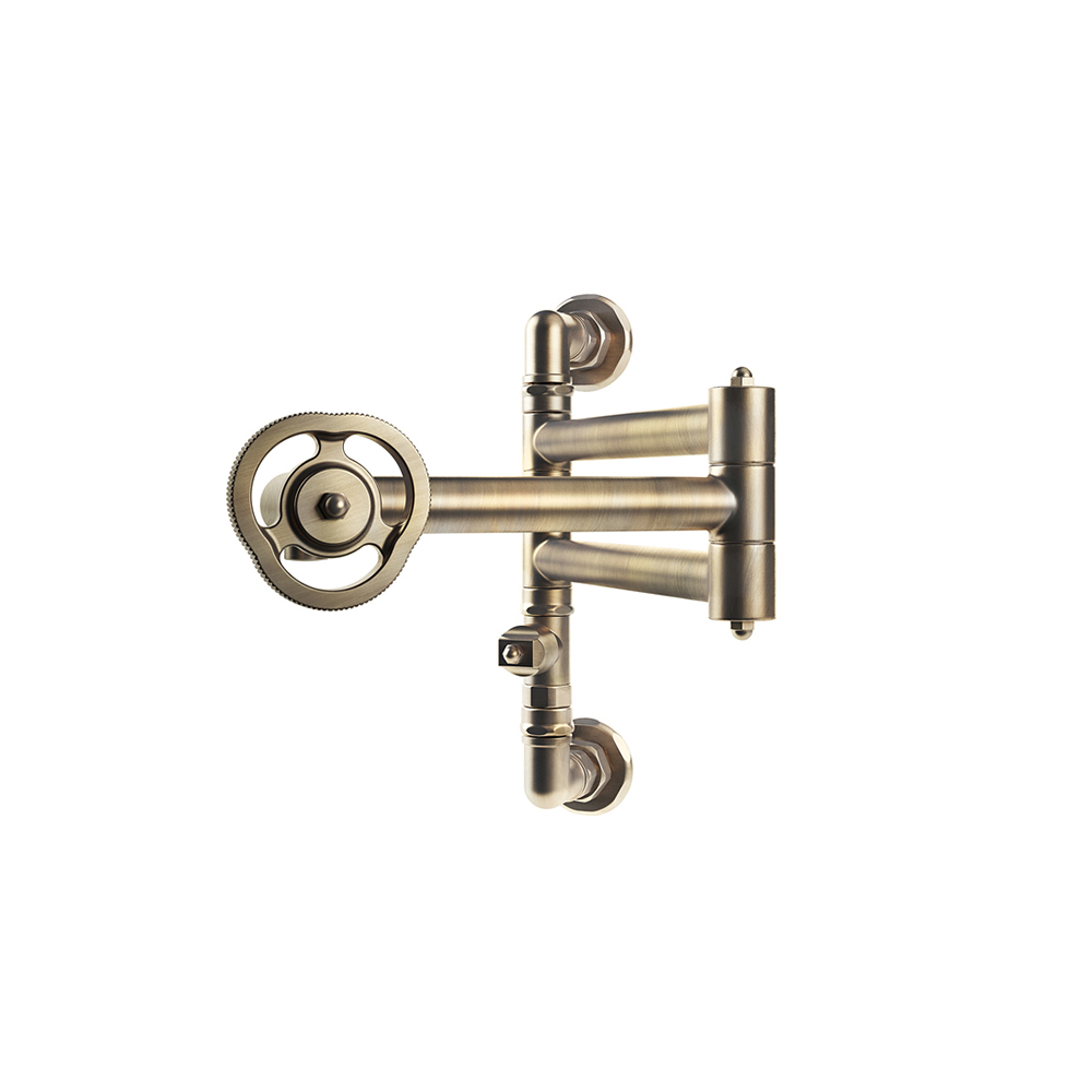 Wandarmatur im Industrie-Design aus gebürstetem Messing mit Drehgriff für die Küche Industrielle Wandarmatur aus gebürstetem Messing mit Drehgriff und zwei schwenkbaren Armen, geeignet für Küchen