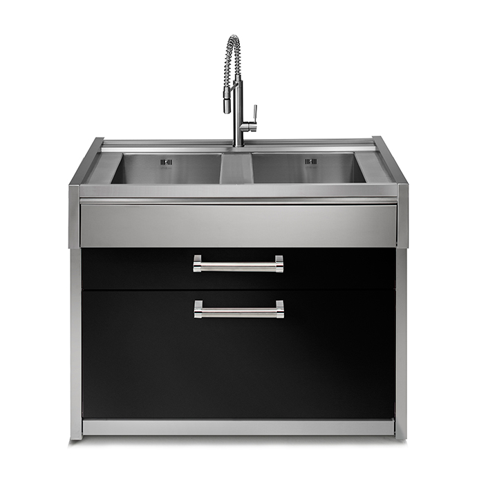 Edelstahlspüle mit zwei Becken, moderner Armatur und Unterschrank in Schwarz, freigestellt auf weißem Hintergrund