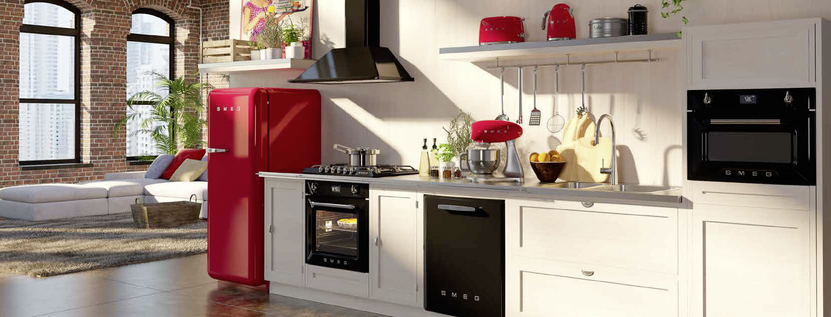 Moderne Designküche mit SMEG Geräten in Rot und Schwarz – Kühlschrank, Backofen und Küchenmaschinen Helle Küche mit weißen Schränken und mehreren SMEG Küchengeräten in Rot und Schwarz, inklusive Kühlschrank, Backofen und Toaster