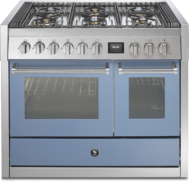 Standherd mit sechs Gaskochfeldern und zwei Backöfen in Edelstahl und Hellblau Moderner Standherd mit sechs Gasbrennern, zwei separaten Backofentüren und Bedienfeld in der Farbe Edelstahl mit hellblauer Front