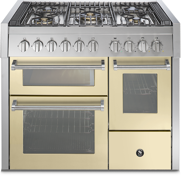 Professioneller Gasherd mit drei Backöfen und sechs Kochfeldern in Creme, Edelstahloptik Großer Standherd in Cremefarben mit drei Backöfen, sechs Gaskochfeldern und Edelstahlblenden, ideal für Hobby- und Profiköche