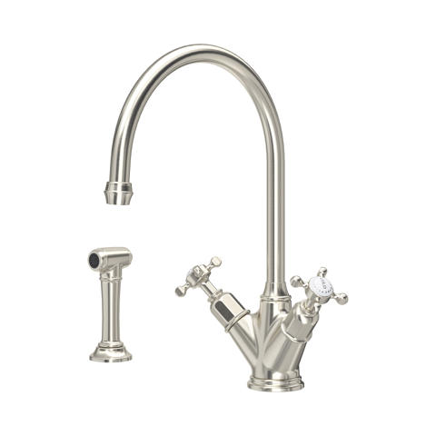 Klassische Zweigriff-Küchenarmatur aus gebürstetem Nickel mit hohem Schwanenhals und separatem Seitensprühkopf; langlebige Spültischarmatur im Retro-Design für die Küche