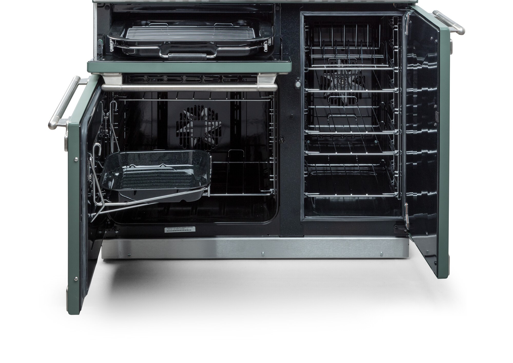 Großer Einbau-Backofen mit geöffneter Tür und Backblechen, ideal für moderne Küchen Frontale Ansicht eines geöffneten Einbau-Backofens mit mehreren Backblechen und Gitterrosten, bereit zum Kochen oder Backen