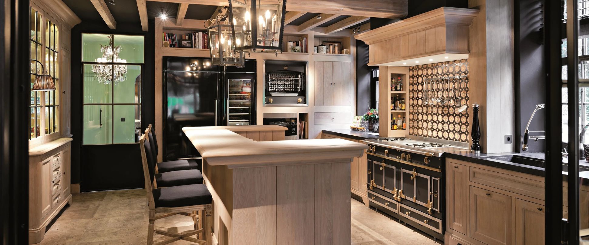 Landlord Living  La Cornue Küche Massivholz aus Frankreich Luxus Küche