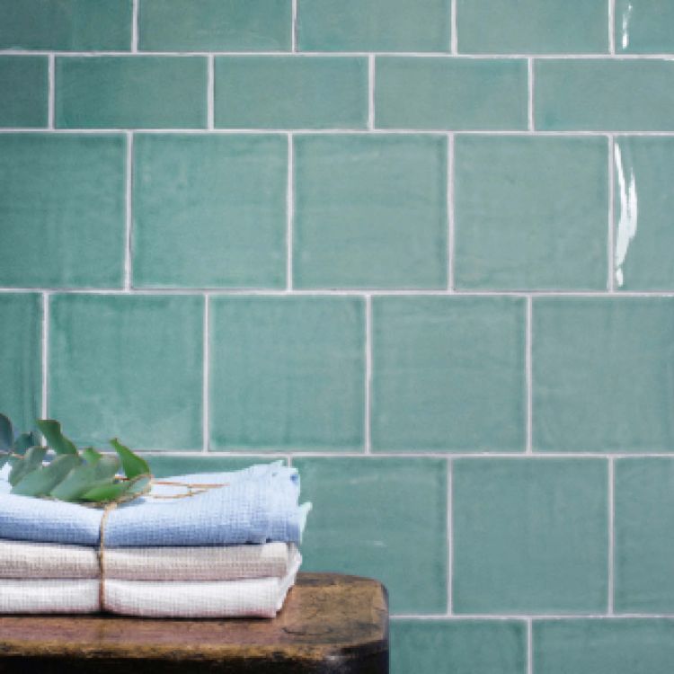 Grüne glänzende Metro-Wandfliesen, rechteckig