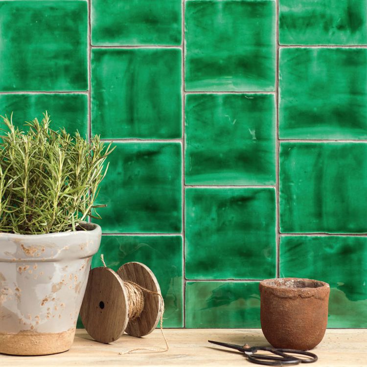 Grüne Zellige Wandfliesen, glänzend, Nahaufnahme