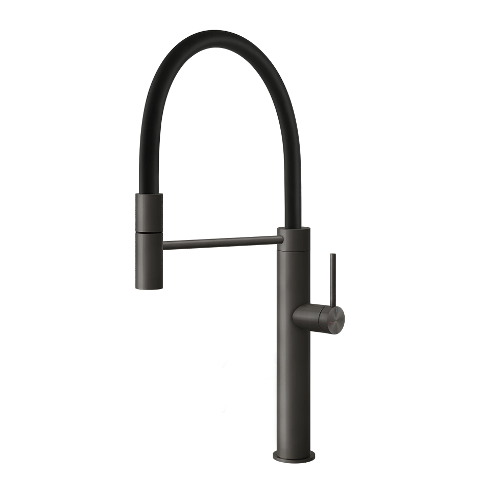 Hohe Küchenarmatur in Schwarz mit schwenkbarer Brause