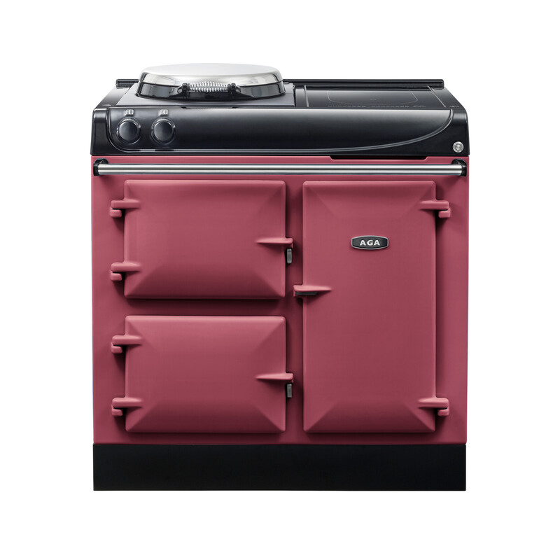 AGA Herd in Pink mit drei Backofenklappen und Kochplatte, stilvolles Küchengerät Rosafarbener AGA Herd mit drei markanten Ofenklappen und Kochplatte, freigestellt vor weißem Hintergrund