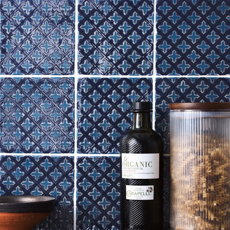 Chateaux Behen on Truffle, glänzende blaue Wandfliese