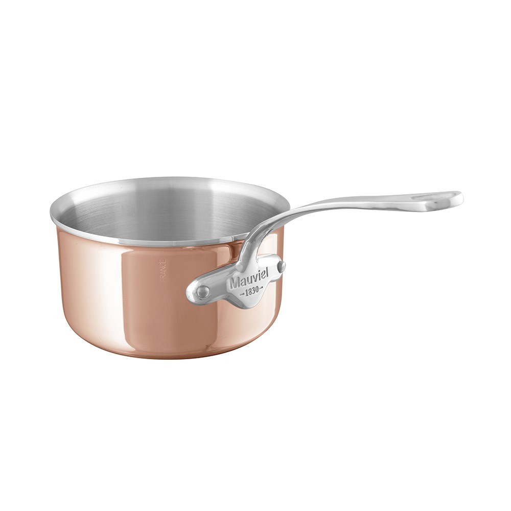 Mauviel Kupfer-Stielkasserolle mit Edelstahlgriff, hochwertige Kupfertopf für präzises Kochen Kupfer-Stielkasserolle von Mauviel mit silbernem Griff, ideal zum Kochen und Zubereiten von Saucen
