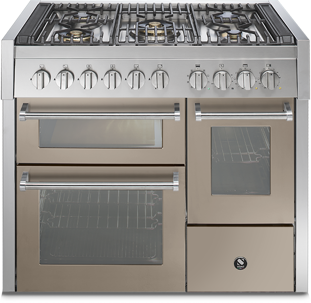 Edelstahl-Gasherd mit drei Backöfen für professionelle Küche Moderner Edelstahl-Gasherd mit großem Kochfeld und drei separaten Backöfen, ideal für die Gastronomie oder große Haushalte