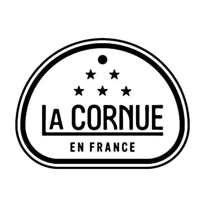La Cornue Logo – Französische Traditionsmarke für hochwertige Küchenherde Schwarzes La Cornue Logo mit fünf Sternen und Aufschrift 'La Cornue En France' als Zeichen für französische Küchengeräte