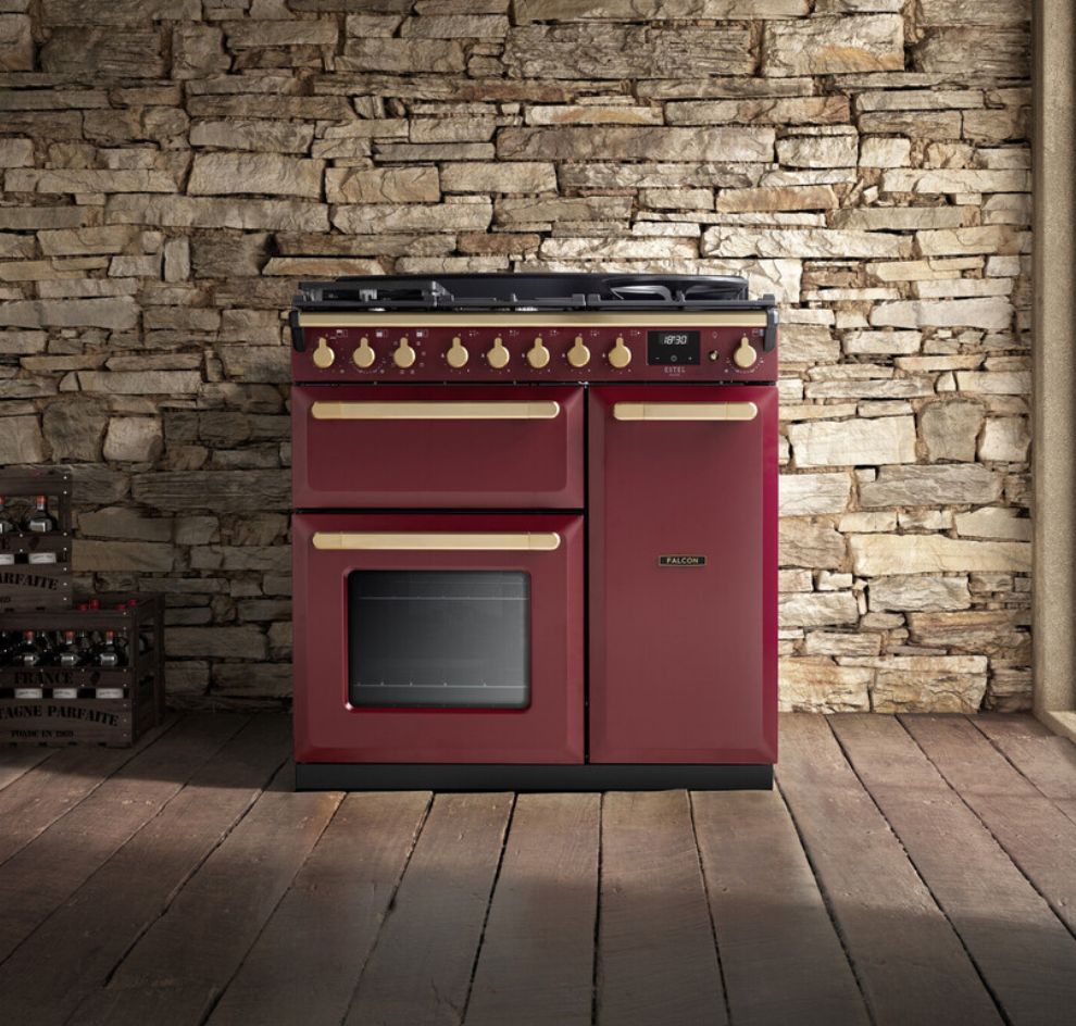 Bordeauxfarbener Falcon Gasherd mit Mehrfachofen