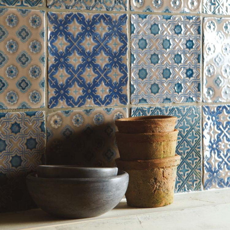 Blaue Retro-Keramikfliesen 10x10 mit Ornamentmuster