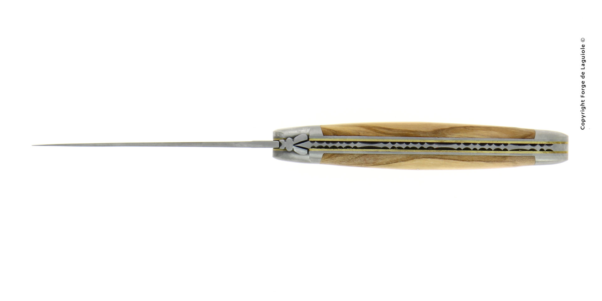 Laguiole Taschenmesser mit Olivenholz-Griff – Detailansicht von oben Taschenmesser Laguiole mit Olivenholz-Griff, von oben fotografiert. Die feine Ziselierung der Rückenfeder ist sichtbar.