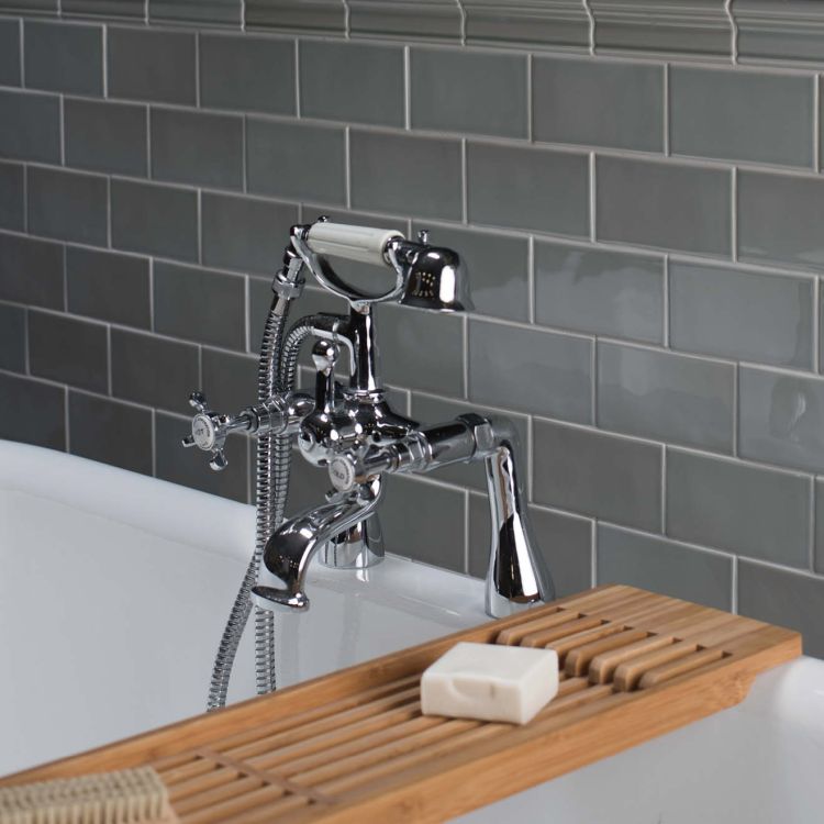 Chrom Badewannenarmatur mit Handbrause, Seifenablage