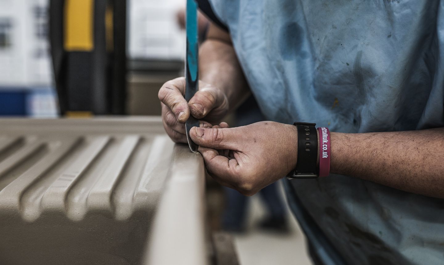 Handarbeit mit Stemmeisen am Werkstück