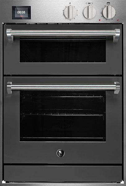 Moderner doppelter Einbau-Backofen aus Edelstahl mit digitaler Anzeige und zwei Ofentüren