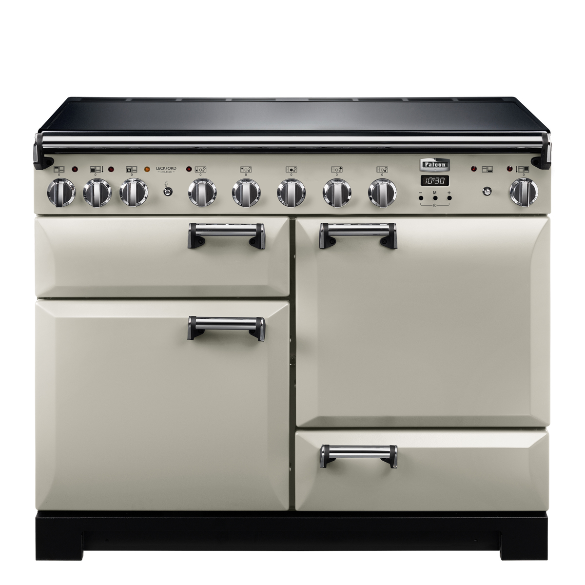 Großer, cremefarbener Falcon Herd mit mehreren Backöfen, Kochfeldern und Drehknöpfen, ideal für anspruchsvolles Kochen in der Küche