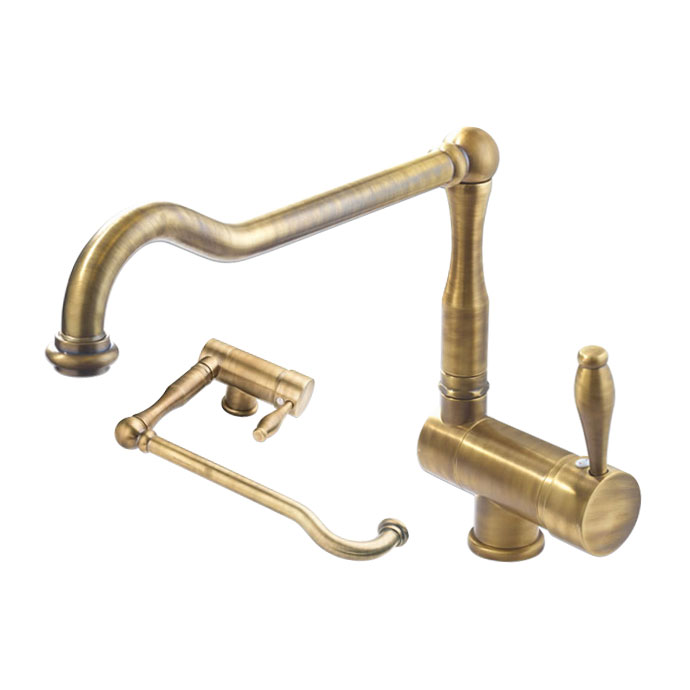 Küchenarmatur im Retro-Design aus gebürstetem Messing mit schwenkbarem Auslauf Vintage Küchenarmatur aus gebürstetem Messing, schwenkbarer Auslauf und klassischer Einhebelmischer