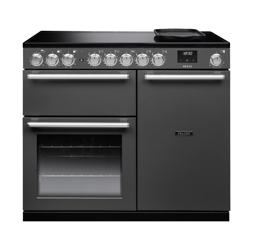 Produktfoto: Falcon Nexus Induktions-Range Cooker in Schwarz mit Glaskeramik-Kochfeld, zwei Öfen, Grillfach und Drehknebeln – hochwertiger Standherd für moderne Küchen