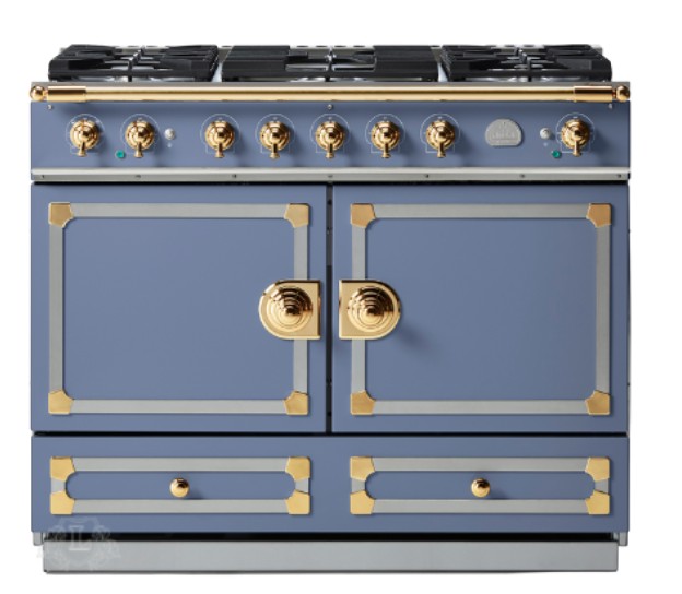 Produktbild: La Cornue CornuFé 110 Range-Cooker in Blau/Gold, 110 cm breit, mit Gaskochfeld oben und zwei elektrischen Backöfen mit Clean-Emaille – französisches Premium-Design für die Küche.