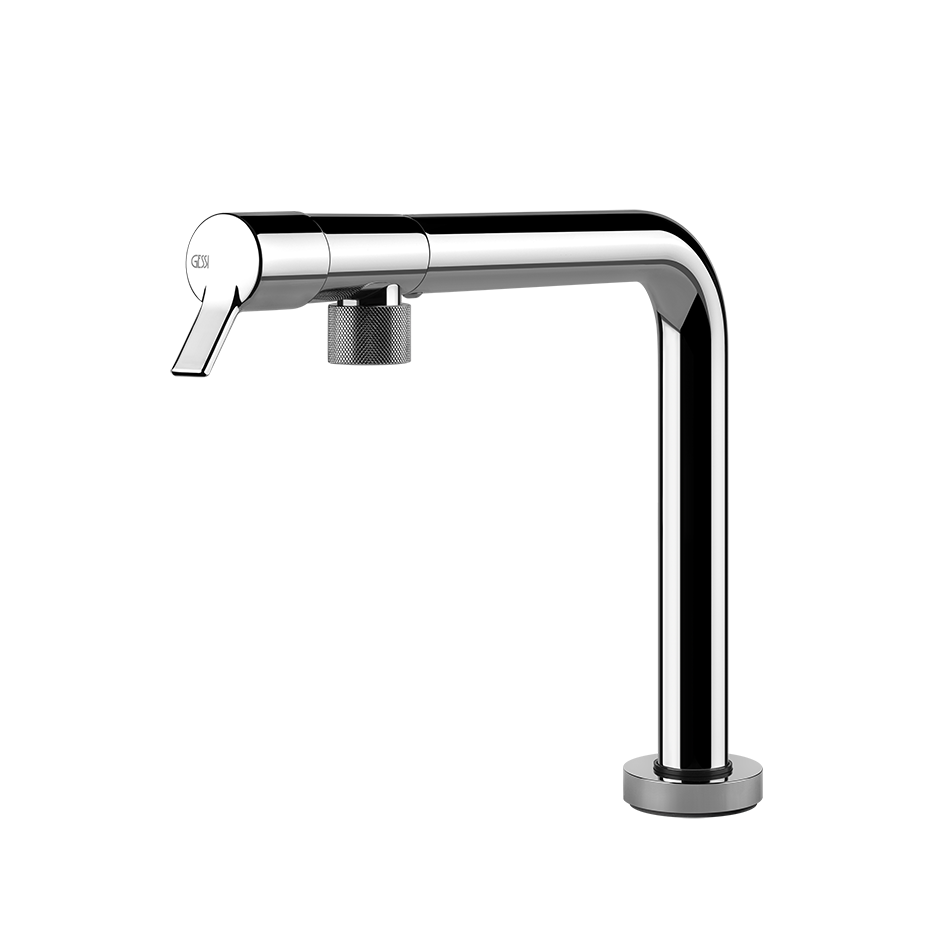 Moderne Küchenarmatur aus Chrom mit L-förmigem Auslauf