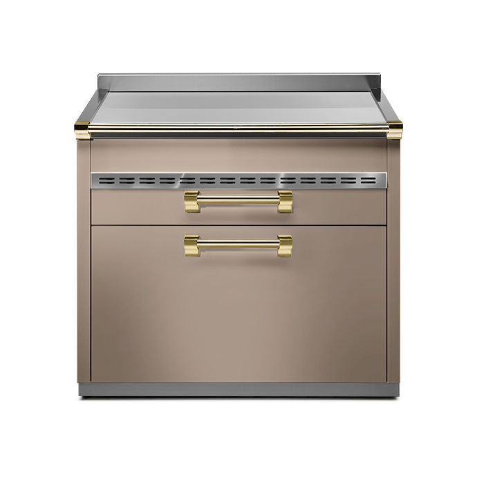 Luxuriöser Herd mit goldfarbenen Griffen und Edelstahl-Elementen – modern und elegant für die Küche Moderner Küchenherd in Beige mit goldfarbenen Griffen und Edelstahl-Akzenten, ideal für stilvolle Kücheneinrichtungen