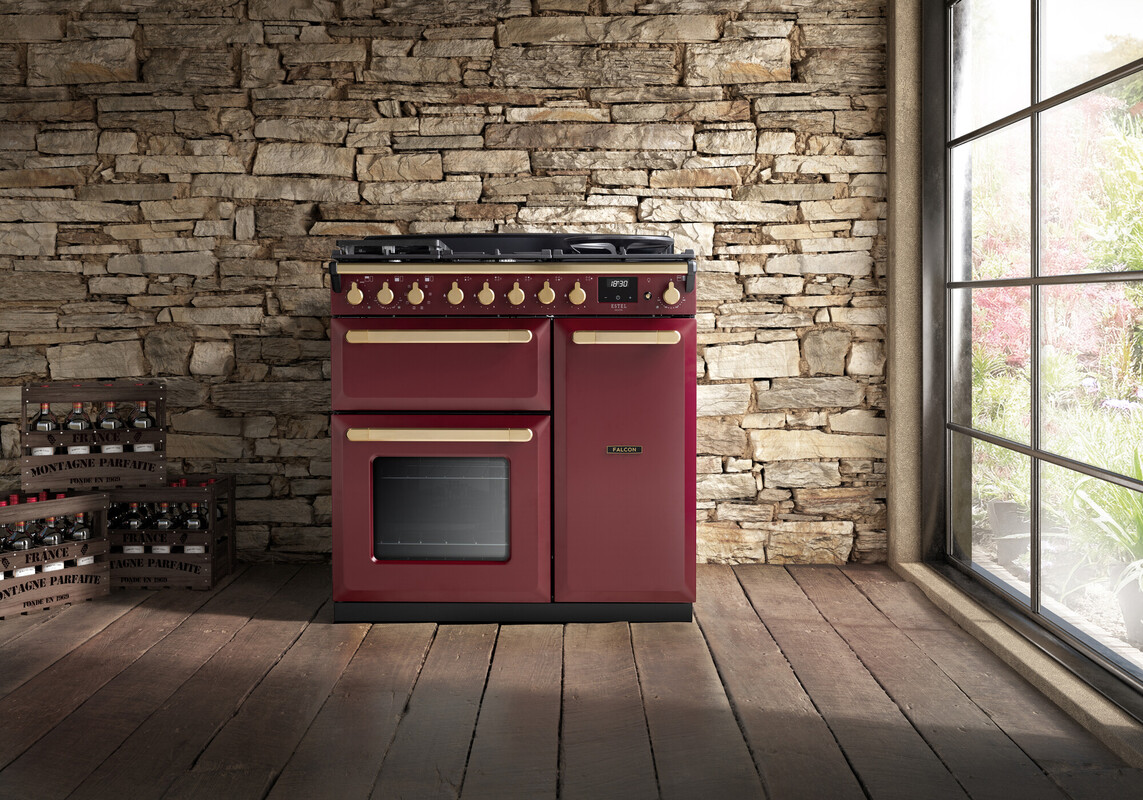 RS30226_Estel Deluxe 90 DF-Bordeaux-Antique Brass-Lifestyle-scr.jpg?ts=1749821518