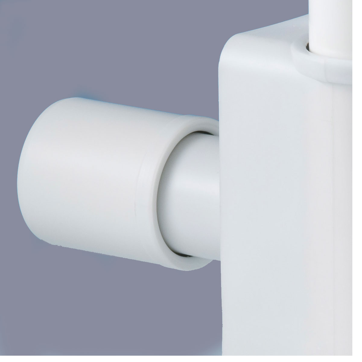 Detailansicht eines weißen Kunststoffgelenks für Möbel oder technische Geräte Nahaufnahme eines weißen Verbindungsstücks oder Gelenks aus Kunststoff, passend für Möbel oder Geräte