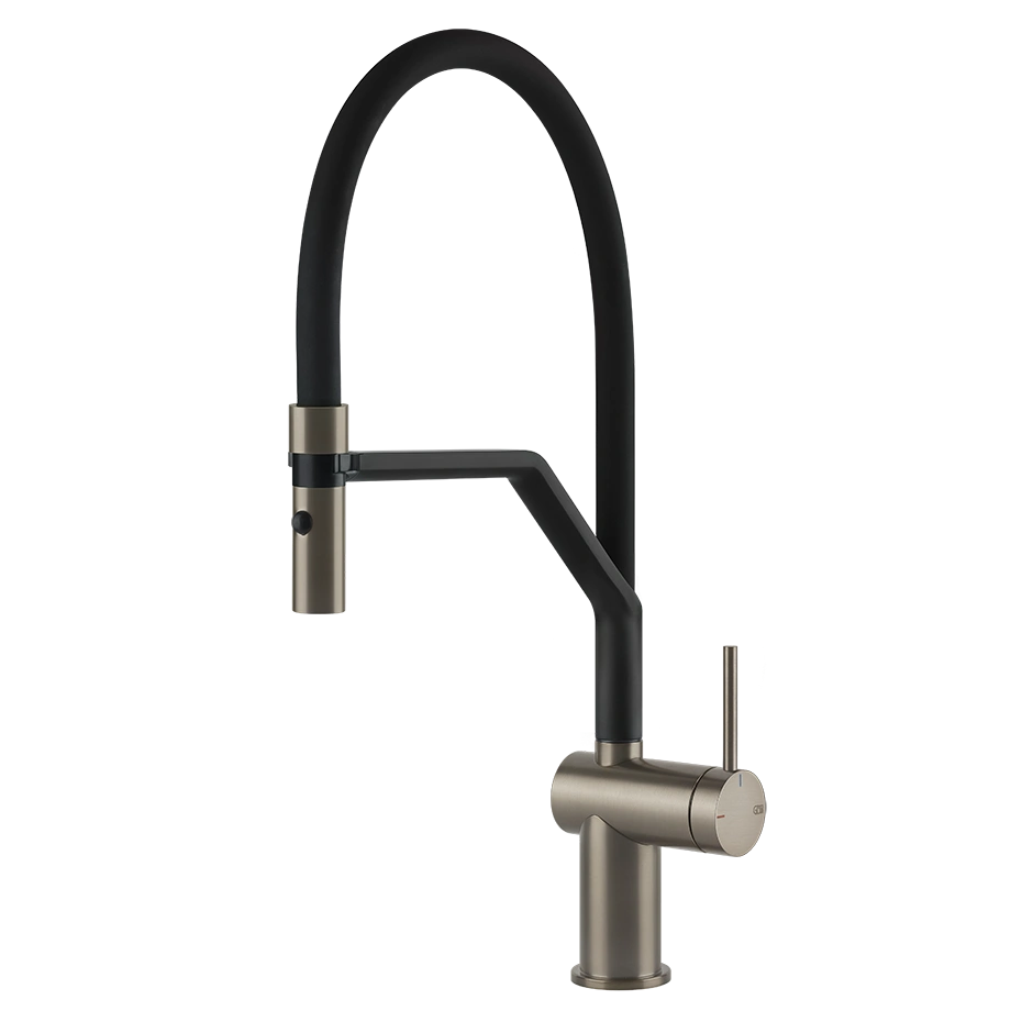 Moderne Küchenarmatur mit flexiblem Ausziehschlauch