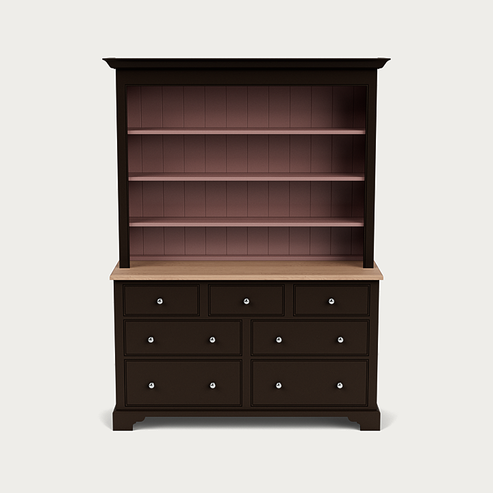 Dunkelbrauner Buffetschrank im Landhausstil mit Regalaufsatz und drei Fachböden, naturfarbener Holzplatte und acht Schubladen – ideal für Küche oder Esszimmer