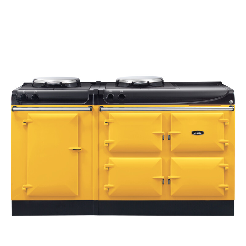 AGA Herd in Gelb – Klassischer Standherd mit mehreren Backofenklappen und Kochplatten Gelber AGA Standherd mit schwarzen Abdeckungen, vier Backofenklappen und zwei Kochplatten