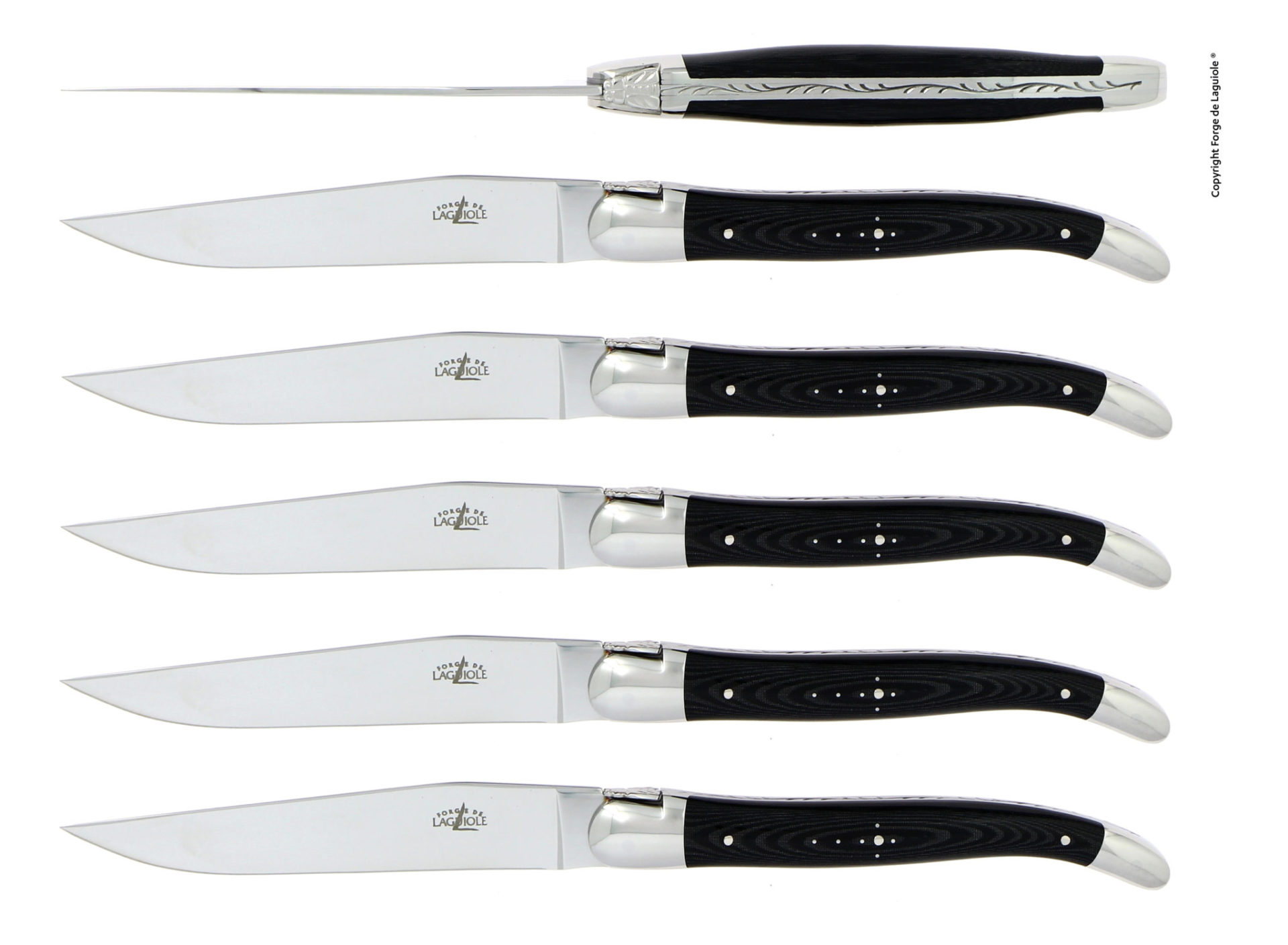 Laguiole Steakmesser Set mit schwarzen Griffen, 6-teilig, handgefertigte Messer aus Edelstahl Sechs elegante Laguiole Steakmesser mit schwarzen Griffen und Edelstahlklingen, in seitlicher Ansicht angeordnet