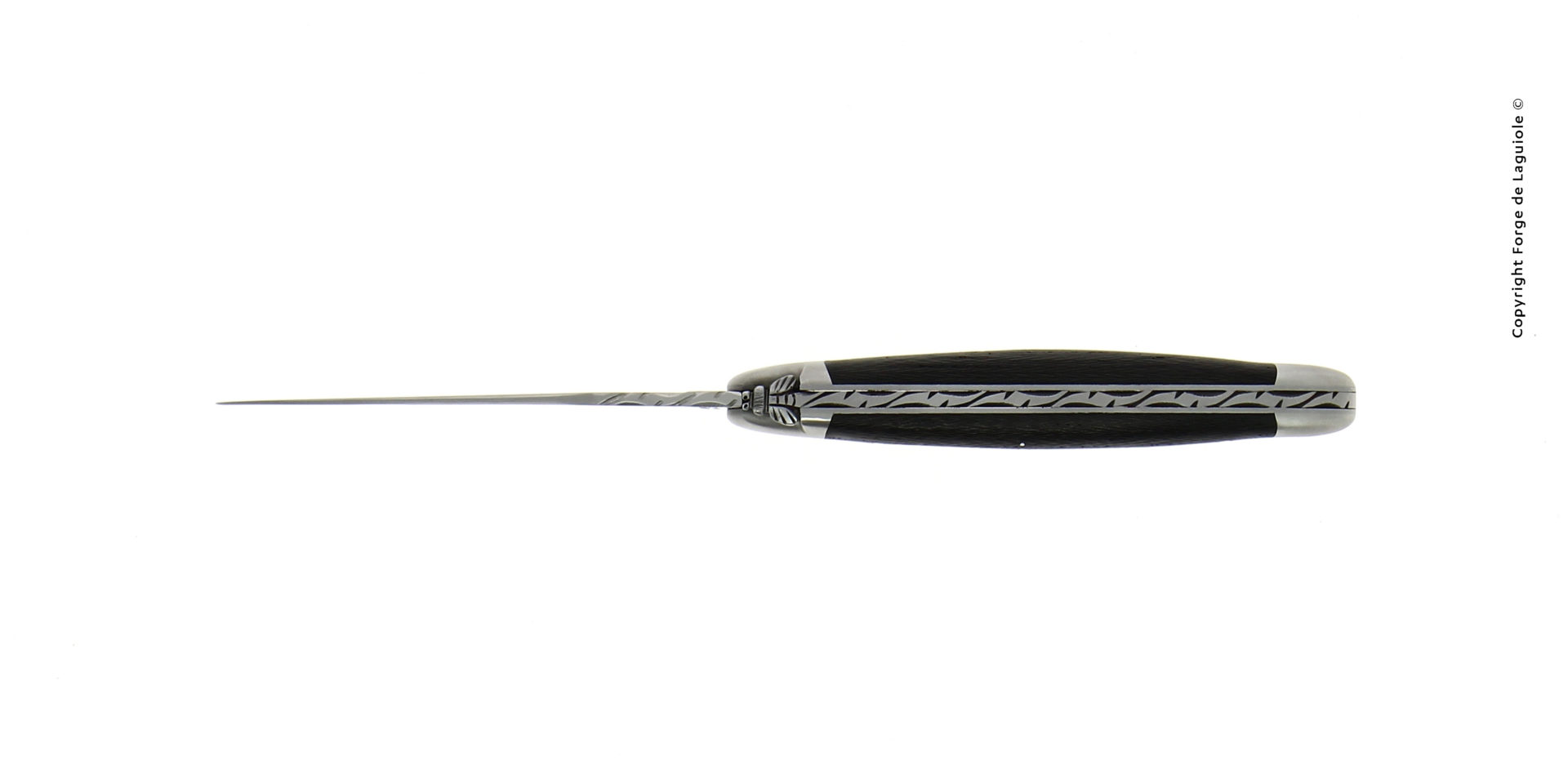 Laguiole Taschenmesser von oben mit verzierter Rückenlinie und dunklem Griff Obenansicht eines Laguiole Taschenmessers, sichtbar ist die verzierte Rückenlinie und der dunkle Griff