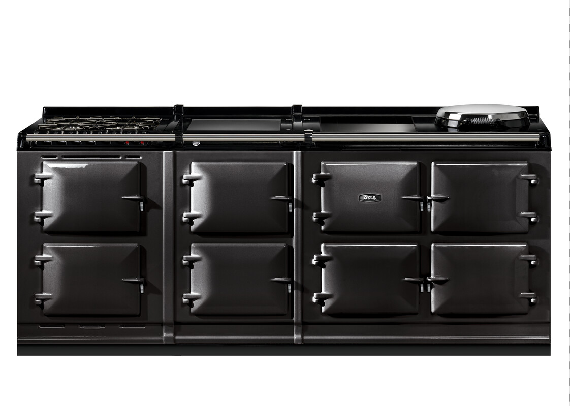 Schwarzer AGA Herd aus der Classic 6-Serie mit mehreren Backofenfächern und Kochplatten, ideal für große Küchen und vielfältiges Kochen