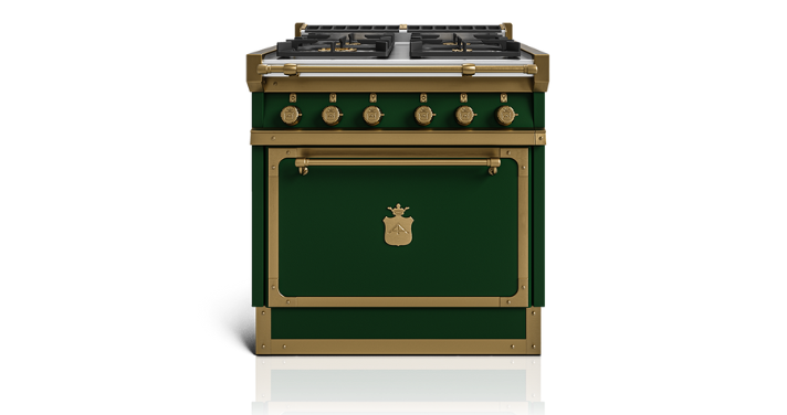 Luxuriöser Standherd in Dunkelgrün mit goldenen Akzenten und fünf Gasbrennern Eleganter grüner Standherd mit goldenen Knöpfen, Griffen und Details sowie fünf Gas-Kochfeldern