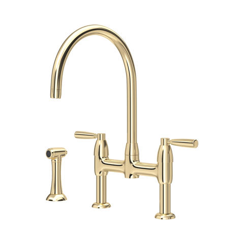 Elegante Zweigriff-Küchenarmatur im Bridge-Design mit hohem Schwanenhals-Auslauf und Seitenbrause, Oberfläche poliertes Messing/Gold – ideal für Spülbecken im klassischen Stil, langlebige Metallausführung