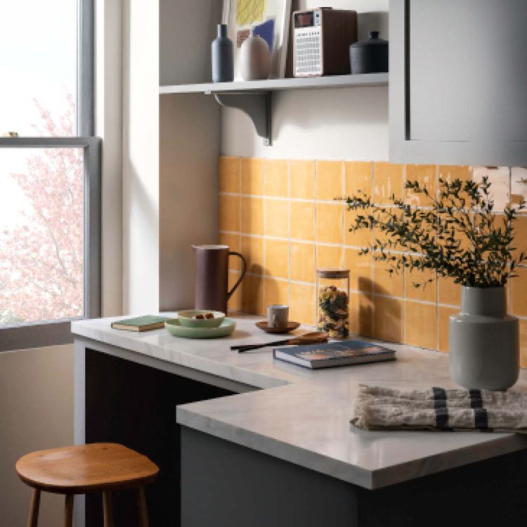 Handgefertigte Cosmopolitan Straw Keramikfliese, rustikal