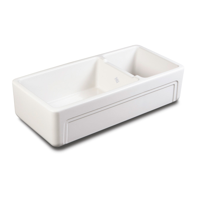 Doppelspülbecken aus Keramik in Weiß – klassisches Landhaus-Design für die Küche Weiße, rechteckige Doppelspüle aus Keramik mit zwei Becken, geeignet für Küchen im Landhausstil