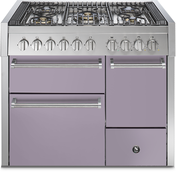 Moderner Gasherd in Flieder mit Edelstahl-Bedienelementen und mehreren Backofentüren Gasherd mit mehreren Brennern und fliederfarbenen Fronten sowie Edelstahlgriffen, Ansicht von vorne