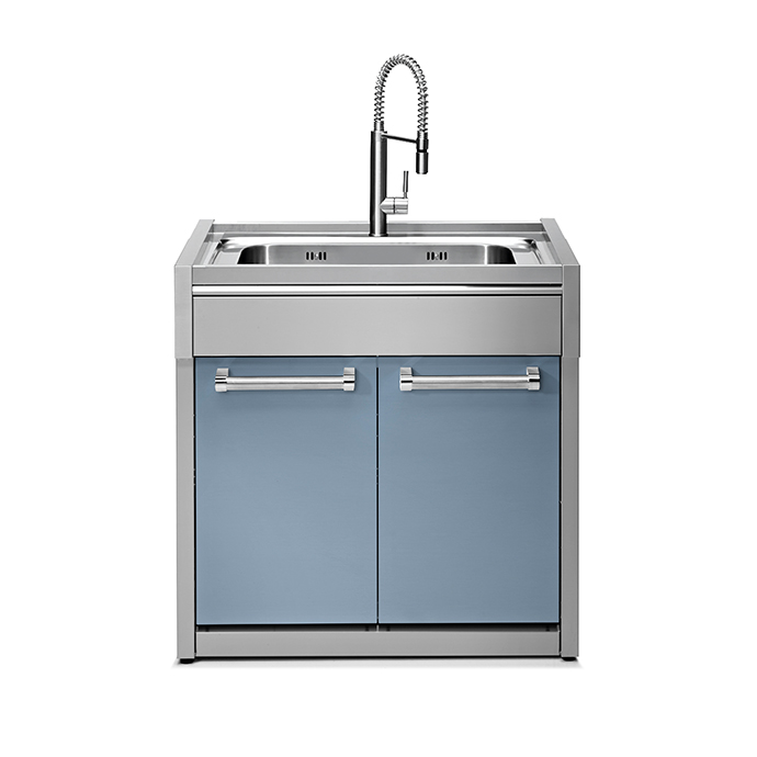 Moderne Edelstahl-Spüle mit Doppelbecken und blauen Unterschränken für Küche oder Hauswirtschaftsraum Freistehende Edelstahl-Spüle mit zwei blauen Türen, Doppelbecken und Hochdruckarmatur